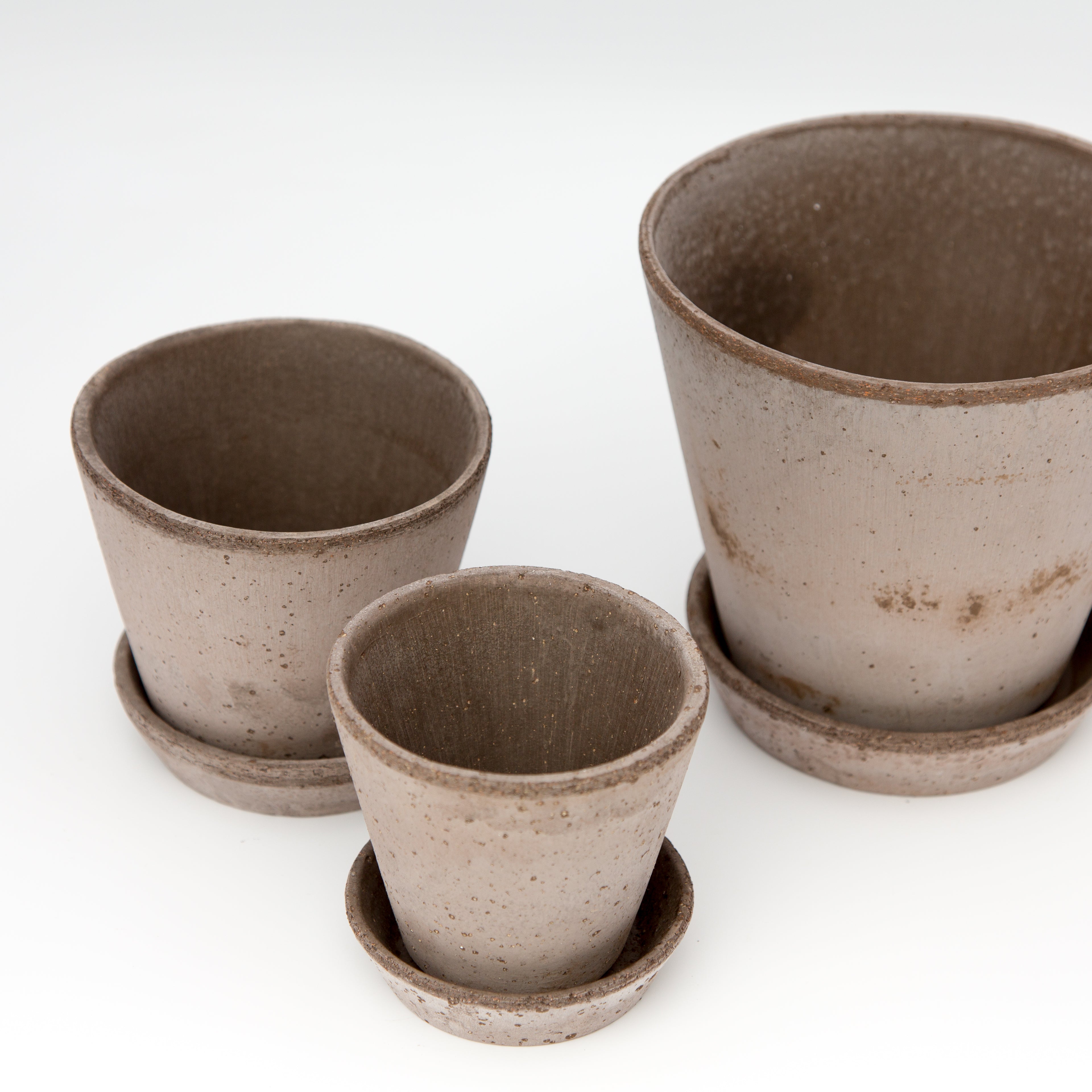 briscoes plant pots Bergs Potter Grey Julie Pot – GRDN